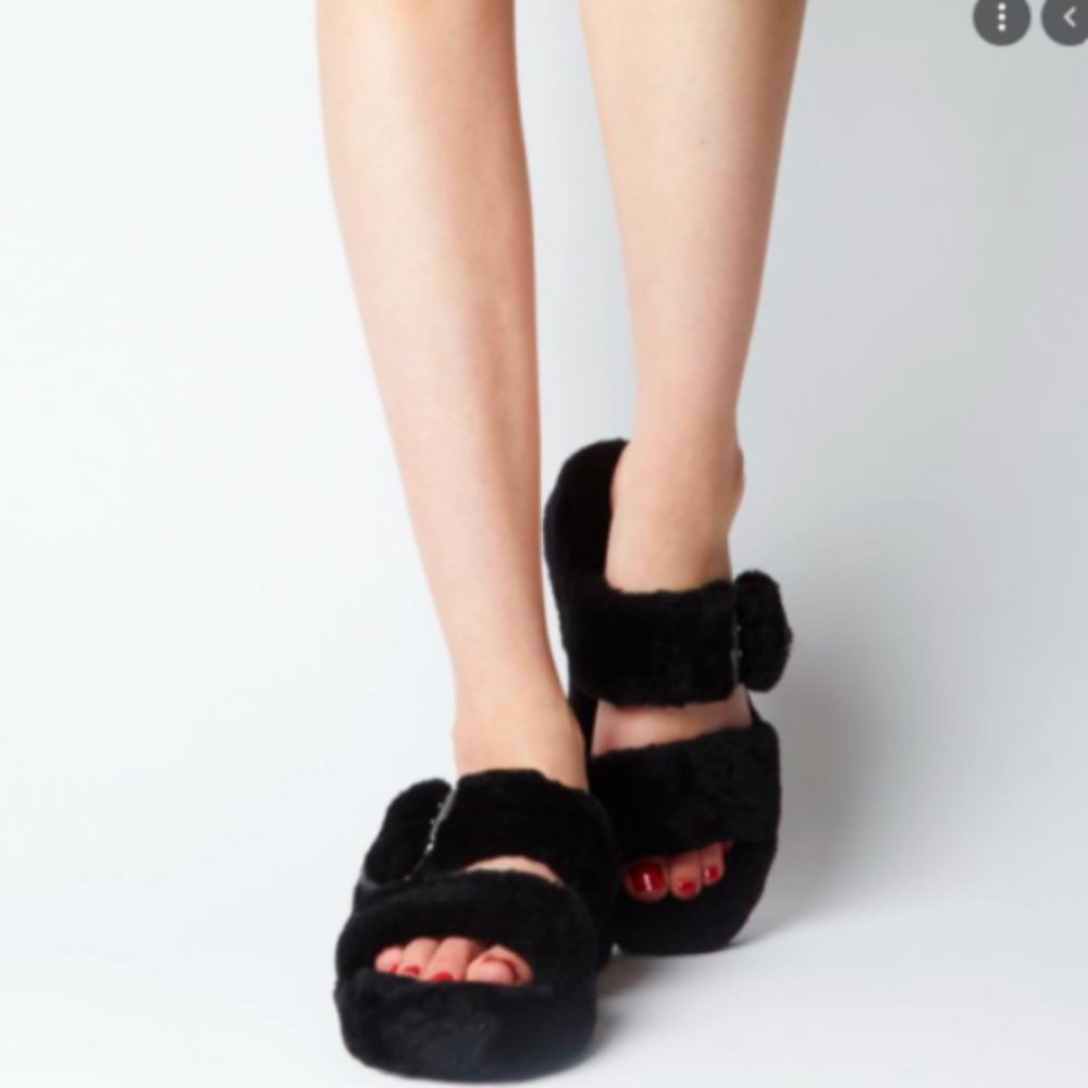 UGG FUZZ YEAH GENUINE SHEARLING SLIPPER SANDAL MSRP$99 1 Color: Black